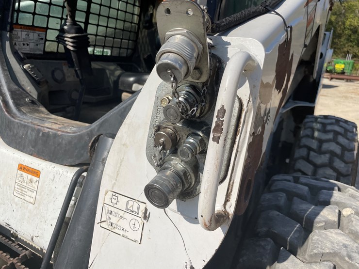 2011-bobcat-s650-image-21