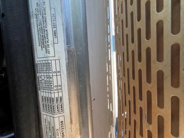 2017-peterbilt-389-image-14