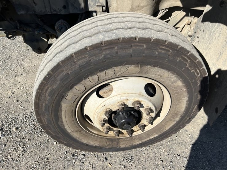 2009-international-7600-image-14