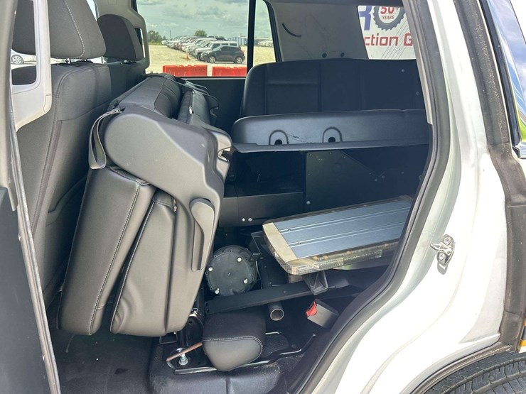 2017-chevrolet-tahoe-image-17