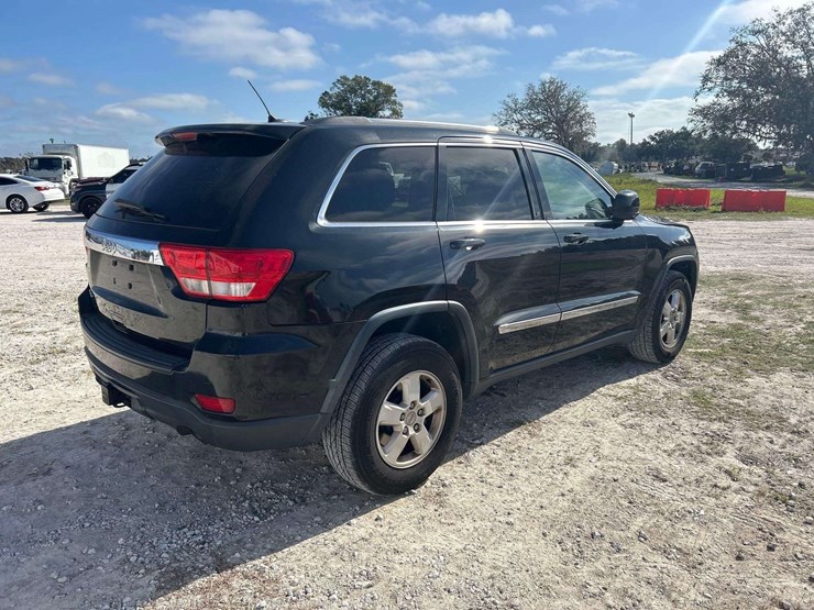 2013-jeep-grand-cherokee-laredo-image-3