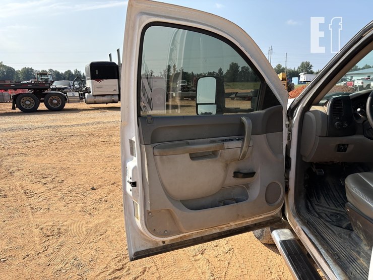 2013-gmc-sierra-3500-image-7