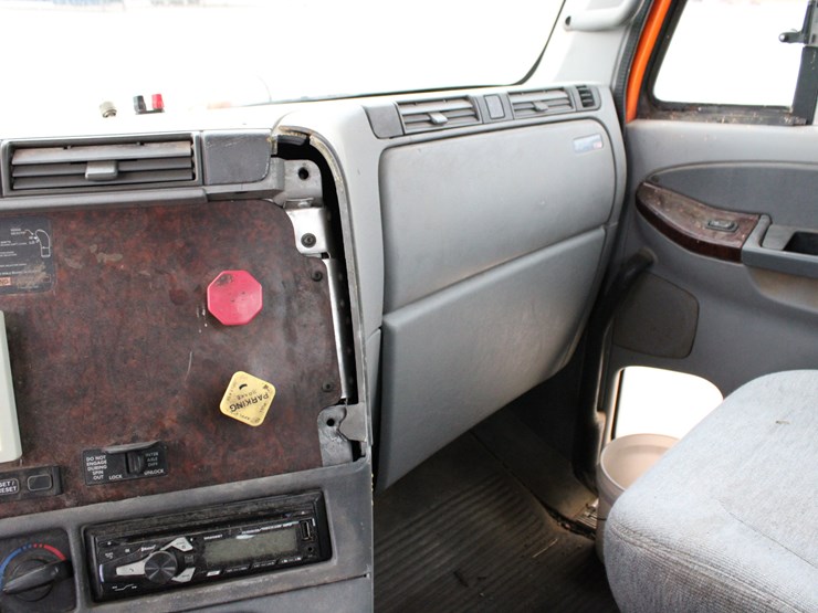 #2063-•-#2063--2006-freightliner-century-classic-s/t-semi-image-45