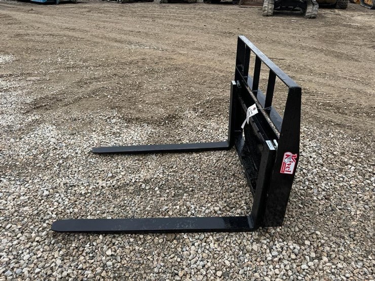 kivel--42"-skid-steer-pallet-forks-image-6
