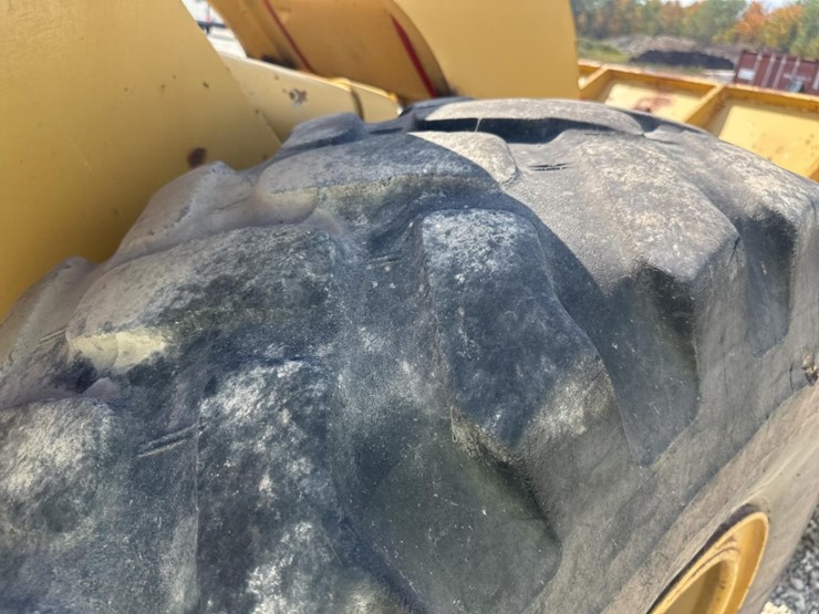 caterpillar-936-image-51