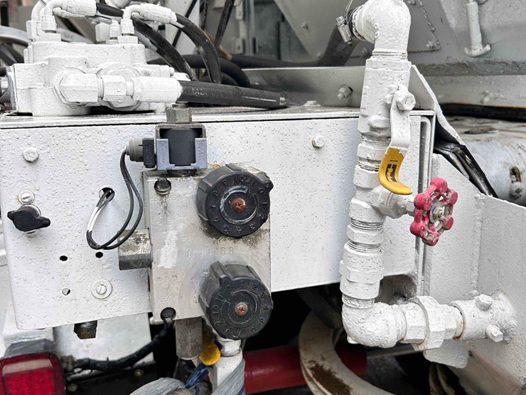 2008-peterbilt-388-image-14