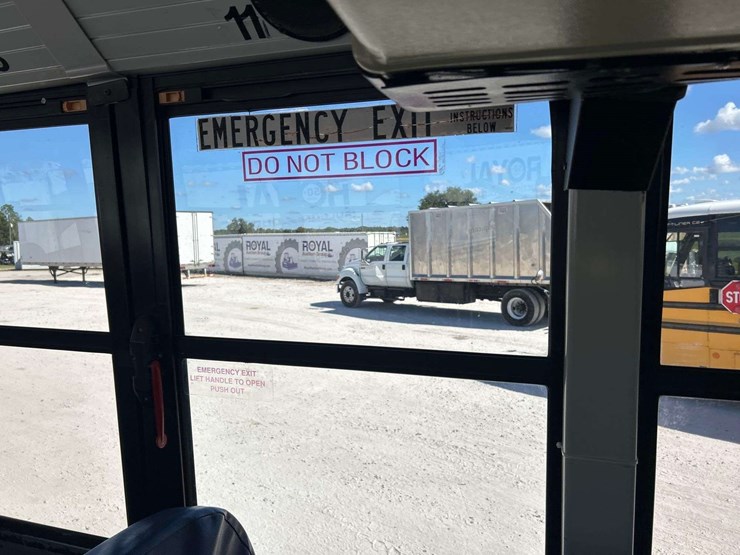 2009-freightliner-b2-image-26