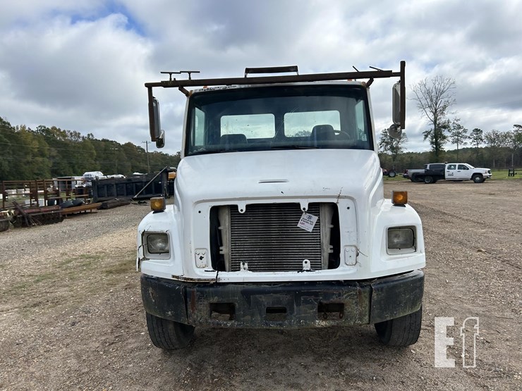 2004-freightliner-fl70-image-2