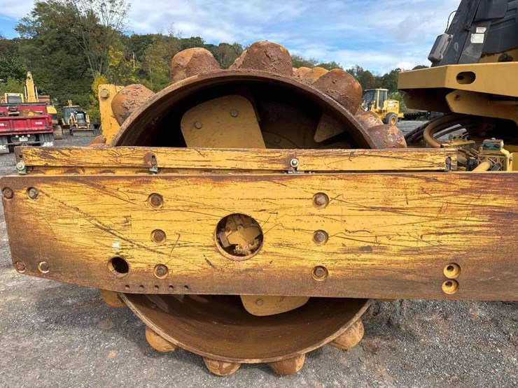 2001-caterpillar-cp-563d-image-11