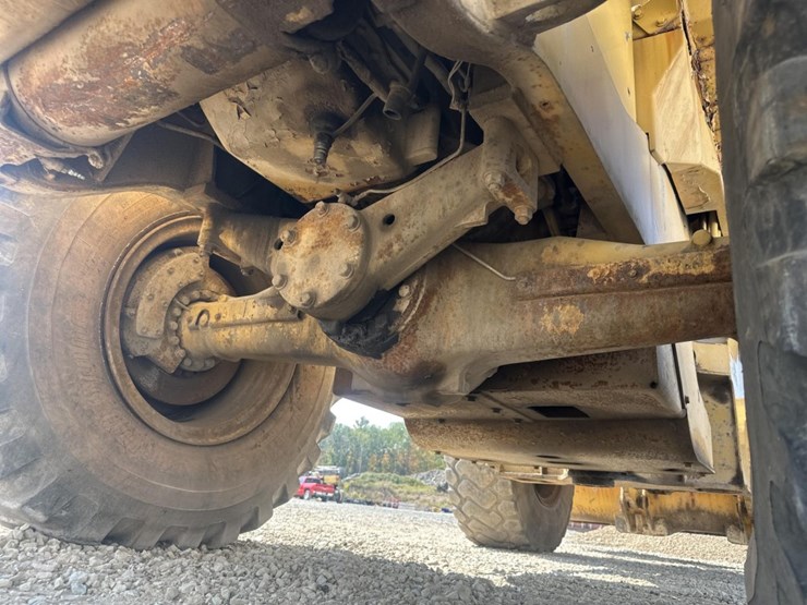 caterpillar-936-image-40