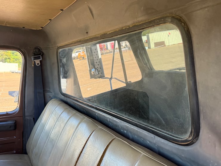 1992-international-4000-image-37