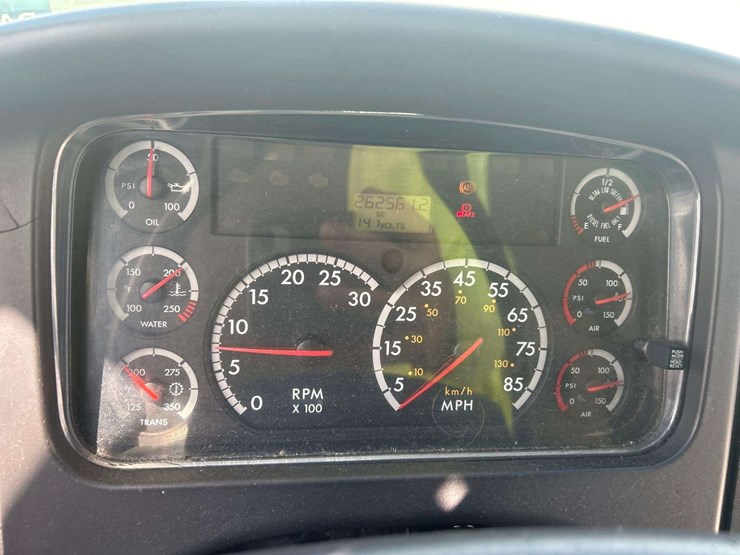 2009-freightliner-b2-image-12