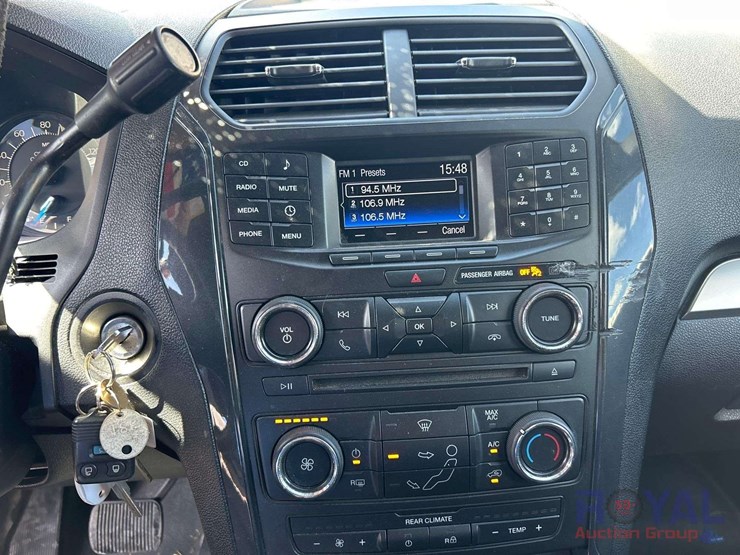 2017-ford-explorer-image-17