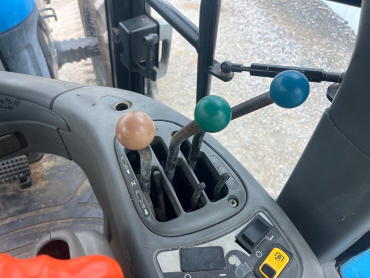 new-holland-tv140-image-34