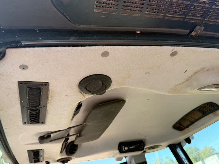 mahindra-8560-image-30