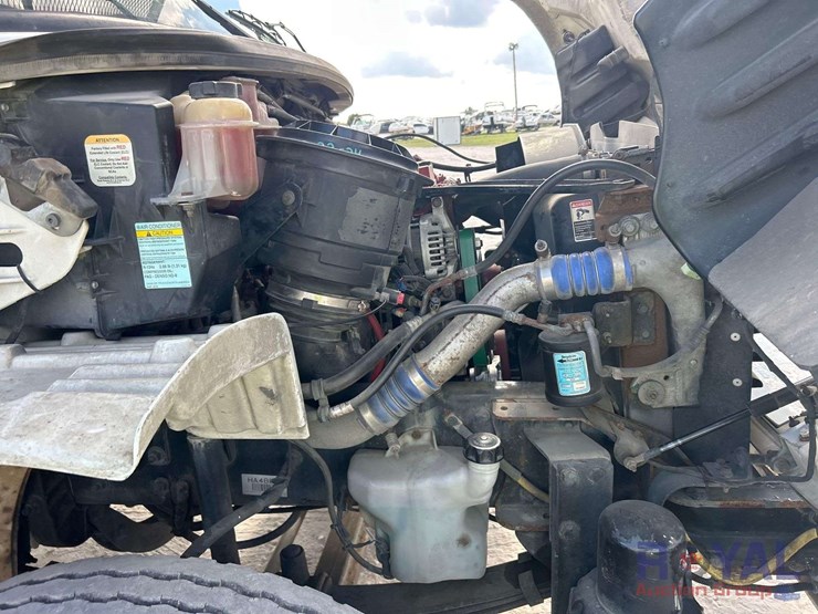 2016-freightliner-m2-106-altec-am50-50ft.-insulated-material-handling-bucket-truck-image-7