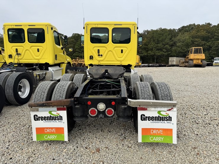 2018-freightliner-cascadia-126-image-6