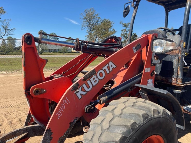 2019-kubota-r630-image-16