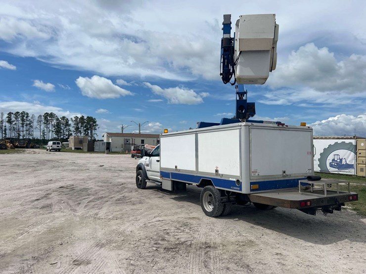 2015-ram-5500-versalift-sst-40ne-40ft-sign-bucket-truck-image-4