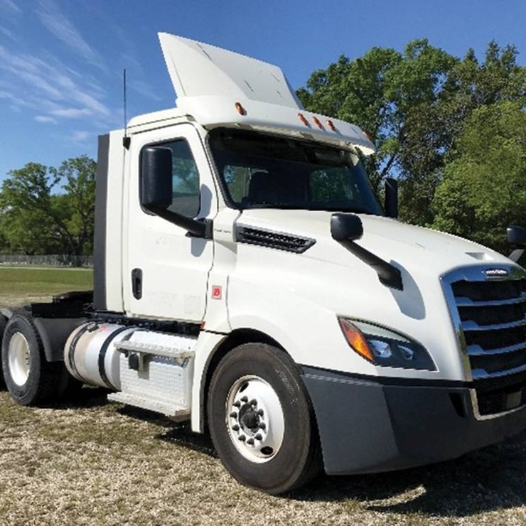 2018 FREIGHTLINER CASCADIA 126