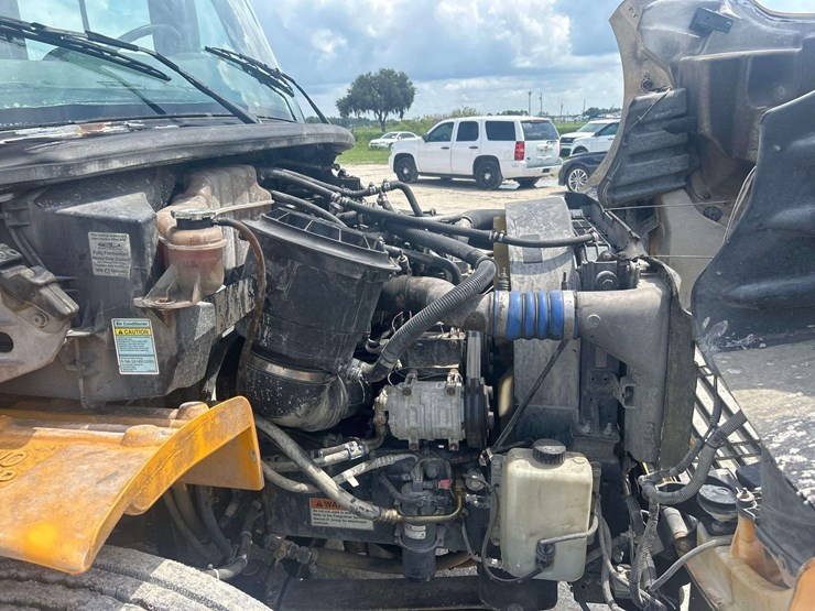 2009-freightliner-b2-image-8