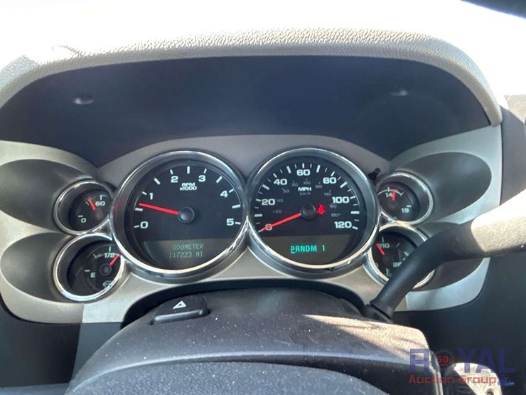 2013-chevrolet-silverado-3500-image-18