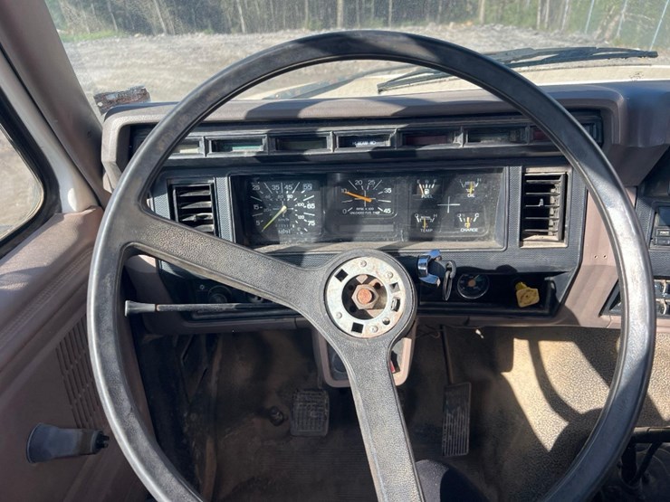 1996-ford-f-series-flatbed-truck-image-35