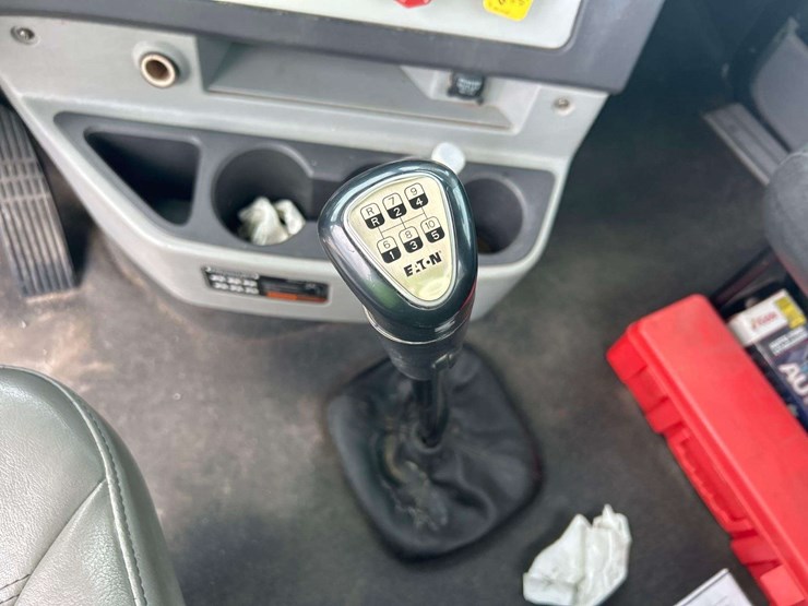 2015-freightliner-122sd-image-14