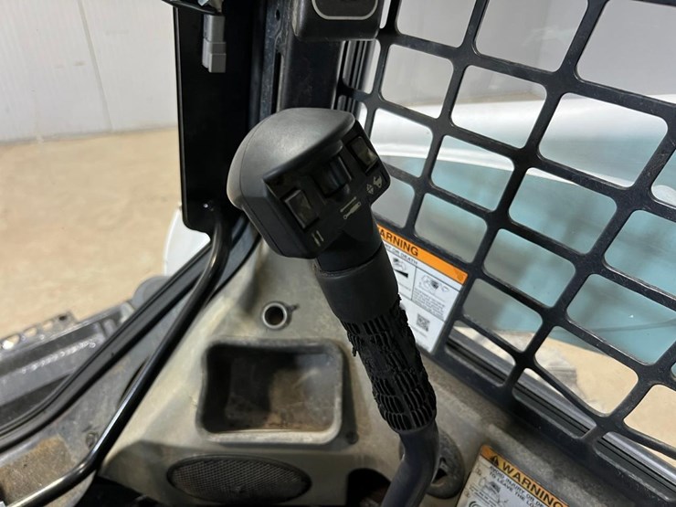 2017-bobcat-s770-image-24