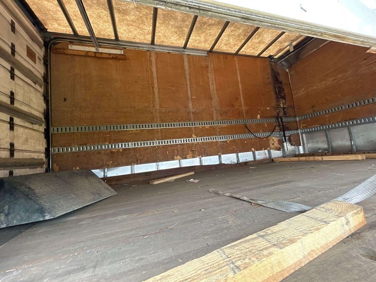 2017-peterbilt-220-image-9