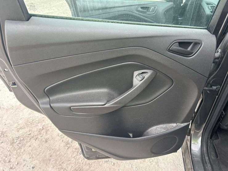 2015-ford-escape-image-17