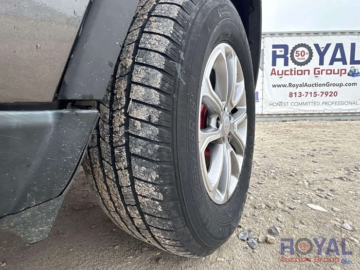 2016-jeep-grand-cherokee-image-27