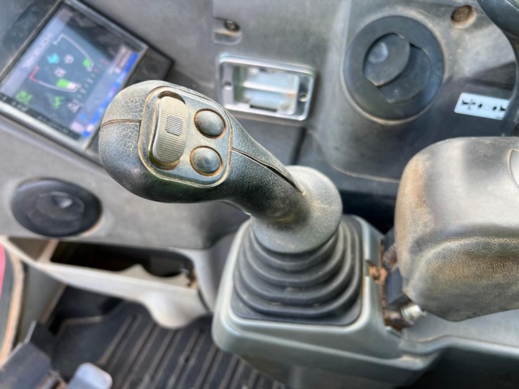 2017-takeuchi-tb260-image-28