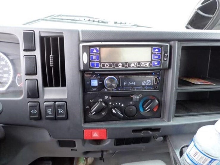 2018-isuzu-nrr-image-15