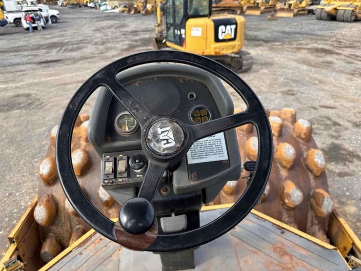 2001-caterpillar-cp-563d-image-21