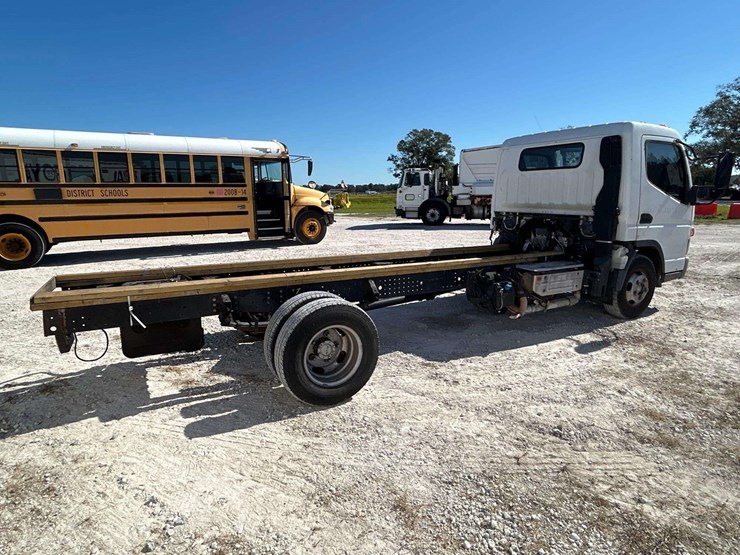 2016-mitsubishi-fuso-fec52s-image-3