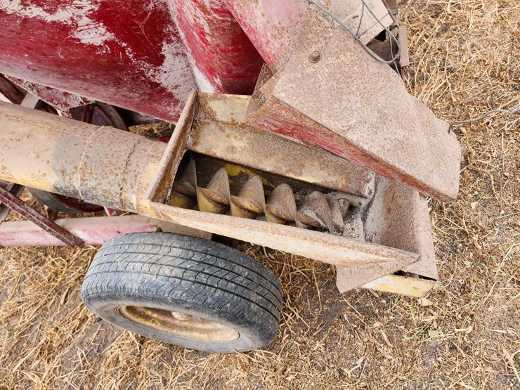 new-holland-350-image-6