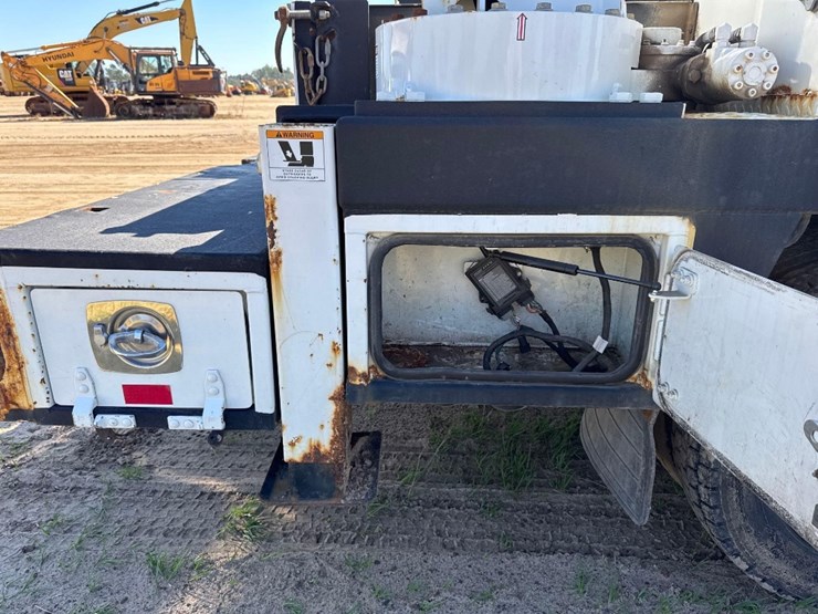 2017-ford-f550-xl-image-24