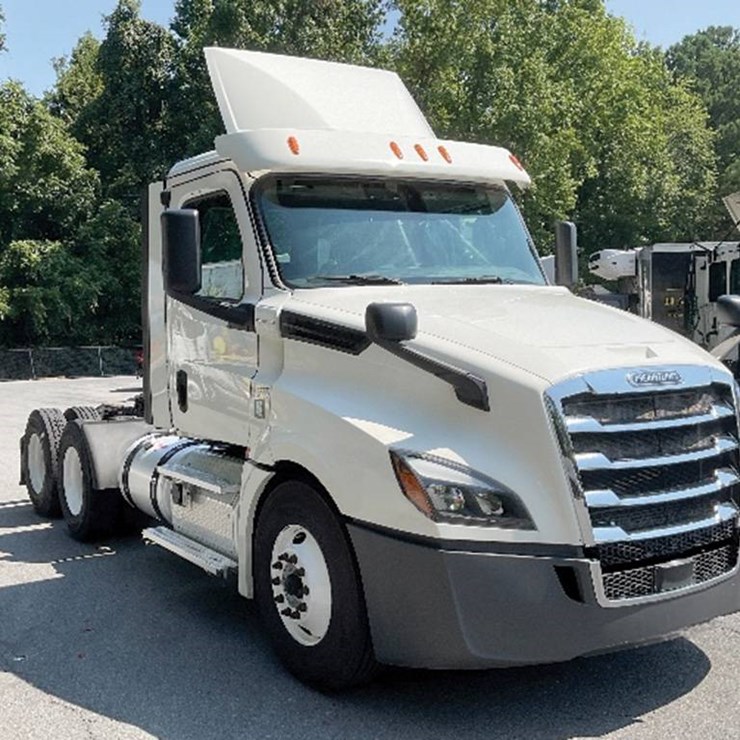 2018 FREIGHTLINER CASCADIA 126