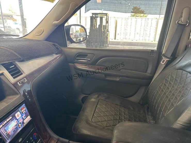 2007-cadillac-escalade-esv-image-19