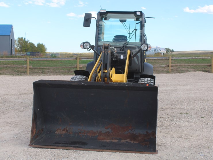 2021-new-holland-w80c-image-3