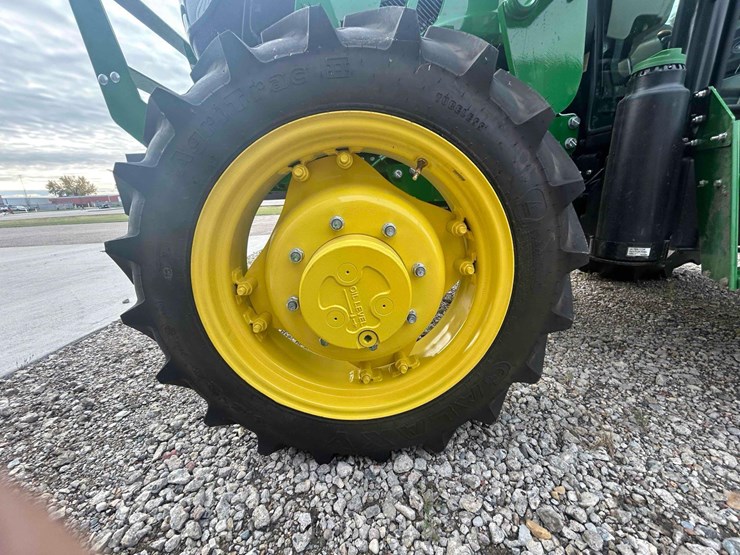 2021-john-deere-5075e-image-38