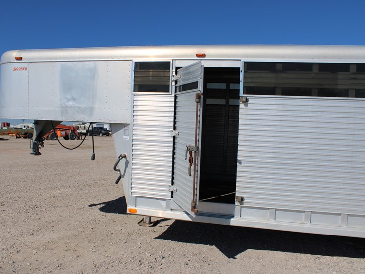 #2090-•-#2090--1988-sooner-aluminum-stock-trailer-image-16