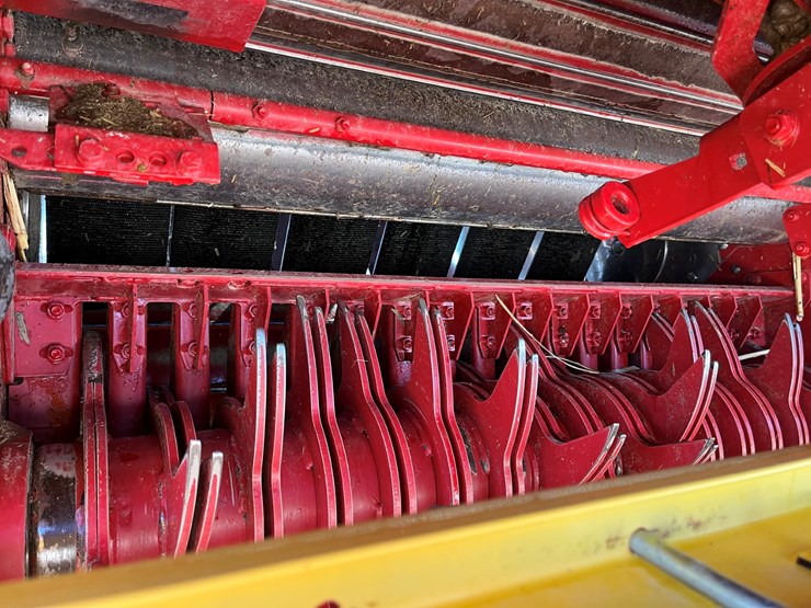 2013-new-holland-br7070-image-8