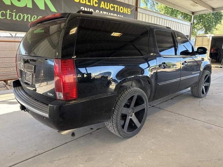 2007-cadillac-escalade-esv-image-7