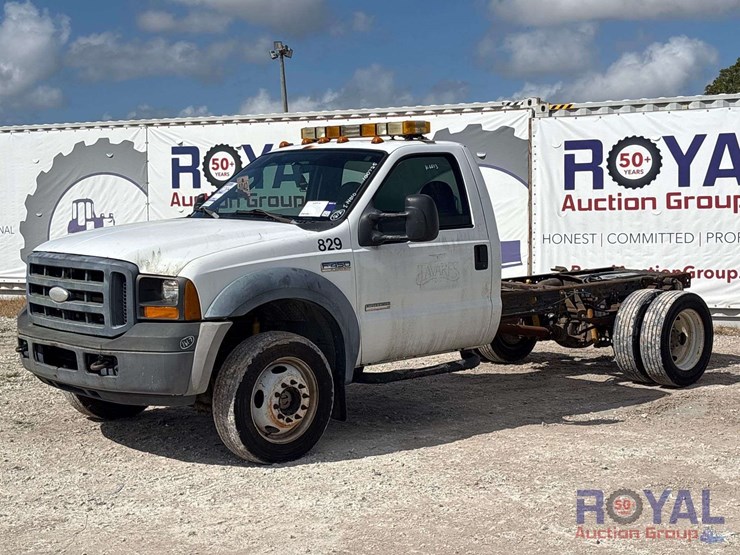 2007-ford-f-450-4x4-cab-and-chassis-truck-image-1
