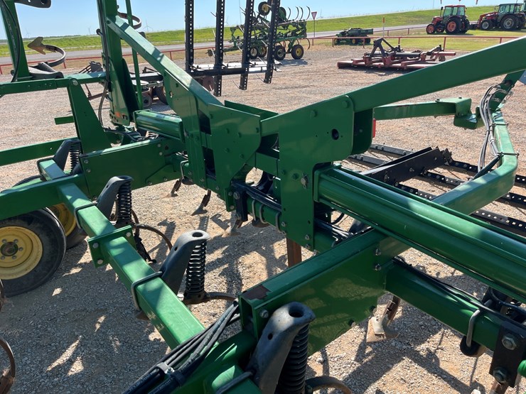 2013-john-deere-2210-image-21