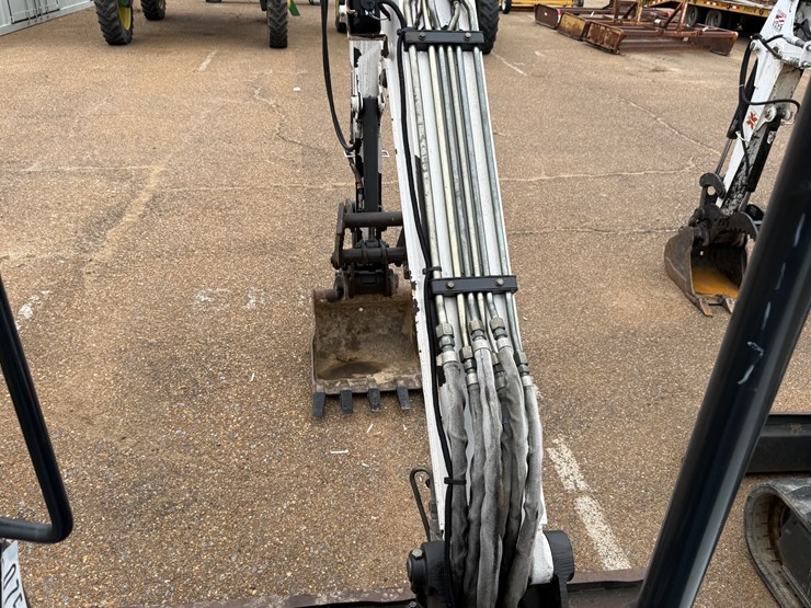 2013-bobcat-e35-image-24