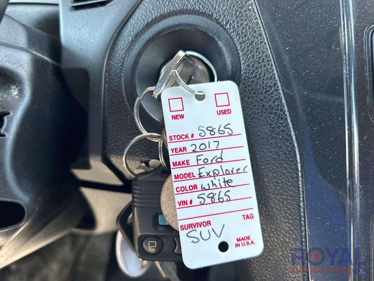 2017-ford-explorer-image-27