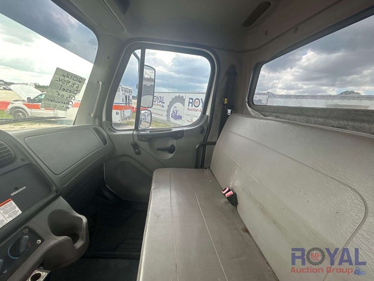 2012-freightliner-m2-106-asphalt-pothole-patcher-truck-image-16